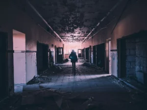 hallway-1245845_1920-1-300x225 免费试学